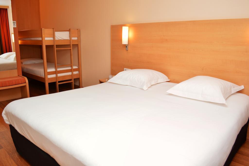 Ibis Bordeaux Saint Emilion Hotel Стая снимка